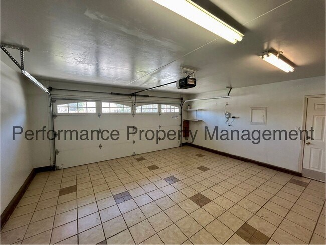 Building Photo - Charming 4 Bed/2 Bath NW Bakersfield Home ...