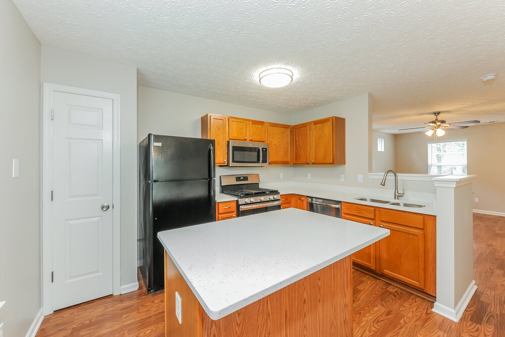 Building Photo - 310 Pieris Dr