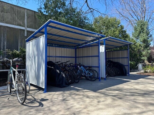 Building Photo - 2 Old Colony Ln