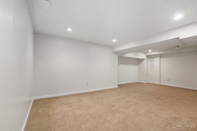 Building Photo - 6671 Foxfield Dr