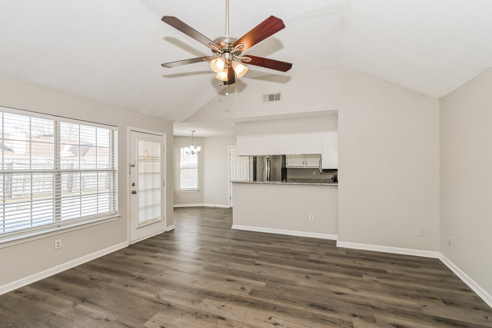 Building Photo - 7550 Roundleaf Dr