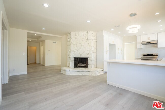 Building Photo - 17440 Fraser Pl