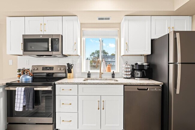 Building Photo - 18355 Mesle St