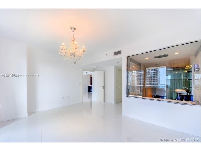 Building Photo - 200 Biscayne Blvd Way