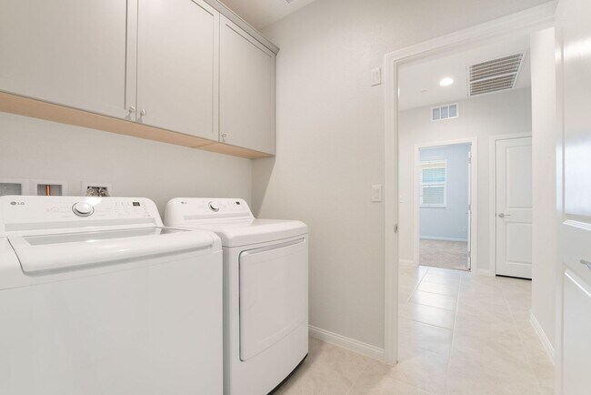 Building Photo - Modern Living in Cadence – 3 Bedroom Beauty!