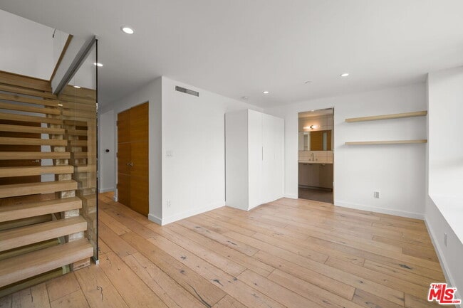 Building Photo - 808 Brooks Ave