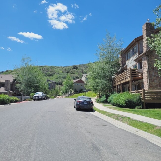 Building Photo - Furnished Bear Hollow Townhome