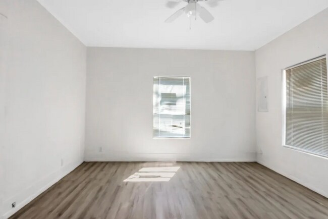 Building Photo - 2105 Walnut St