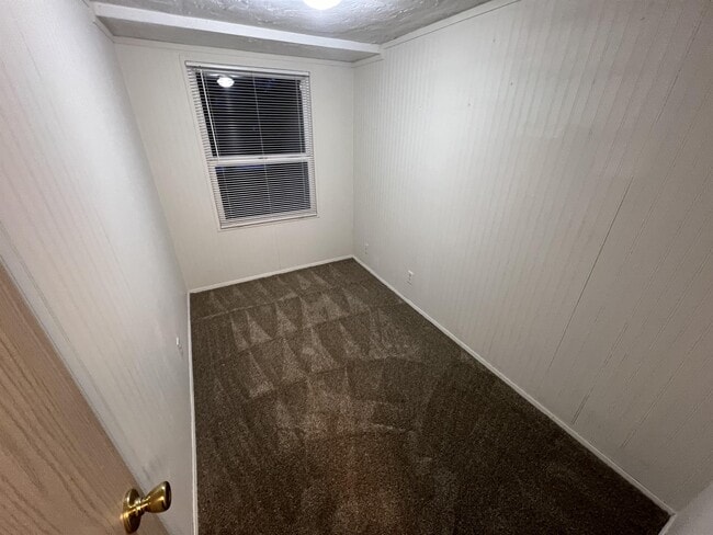 Building Photo - 100 S Davies Rd