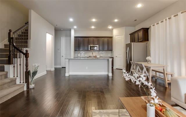 Building Photo - 612 Club Dr