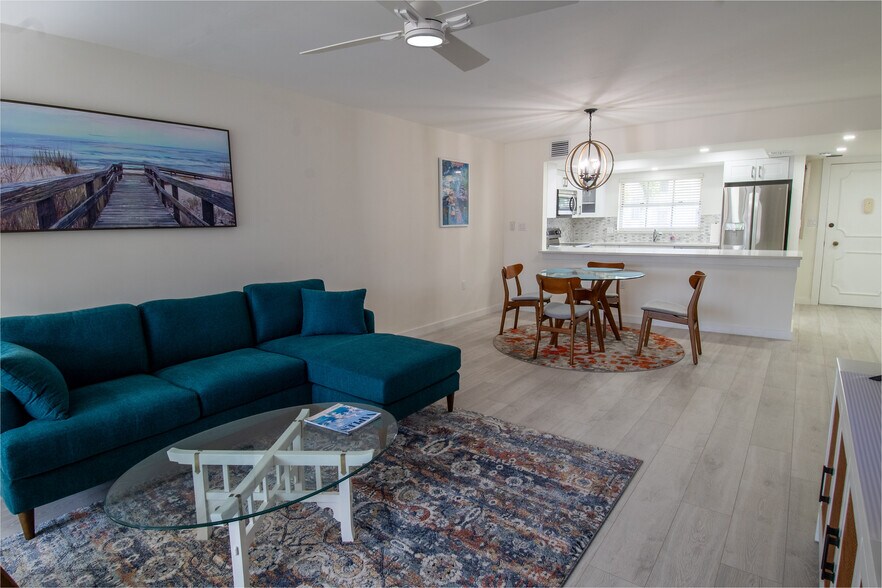 Building Photo - 5 High Point Cir W