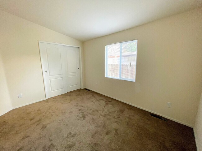 Building Photo - 3 Bedroom Mobile Home for rent!