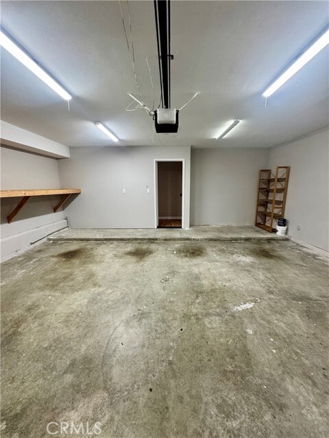 Building Photo - 2800 Plaza del Amo