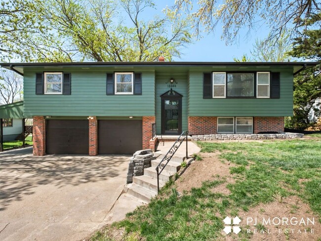 Primary Photo - 5 Bedroom, 3 Bathroom - Newly Updated