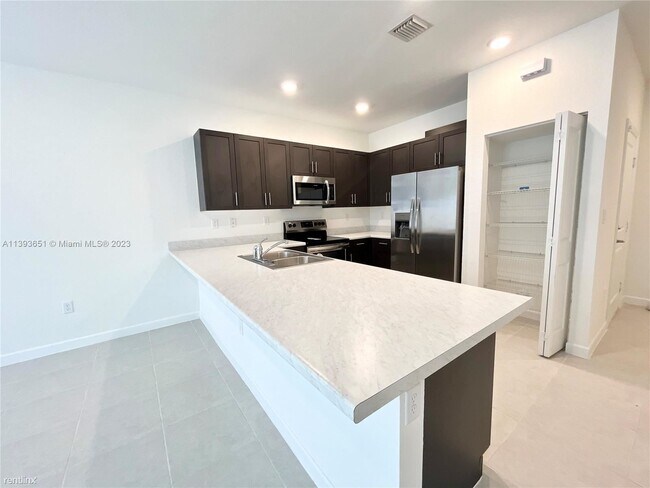 Building Photo - 3 br, 2.5 bath House - 23269 SW 111th Ave