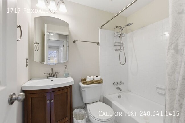 Building Photo - 1717 Foxdale Ct