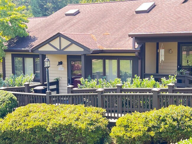 Building Photo - Branchlands Condo