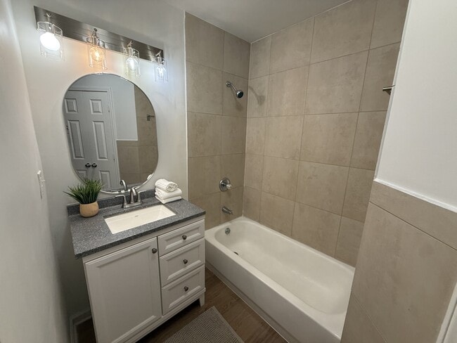 Building Photo - 3739 Rhea Ave