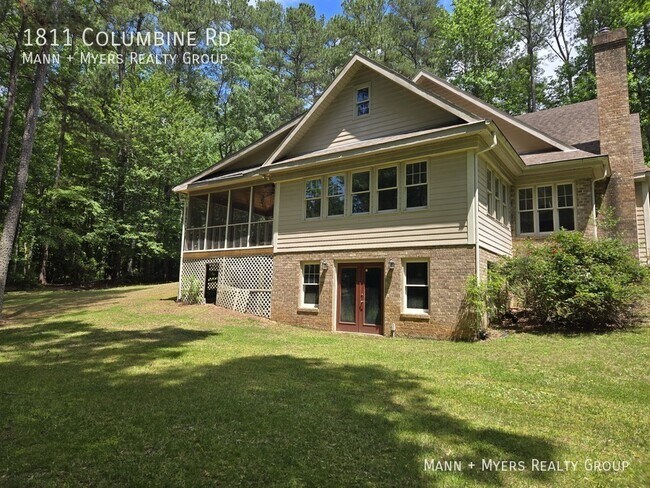 Building Photo - 1811 Columbine Rd