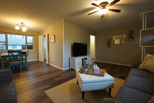 Building Photo - 4 Bedroom 2 Bathroom FULLY FURNISHED Home with Fenced in Backyard and 2 Car Garage