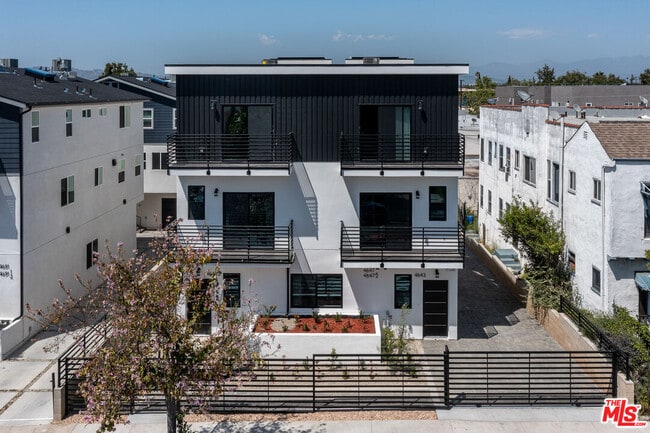 Primary Photo - 4643 W 18th St