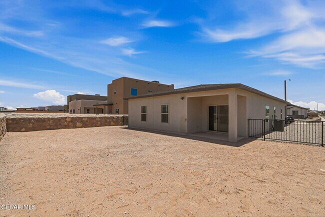 Building Photo - 14801 Mike a Mendoza Ave