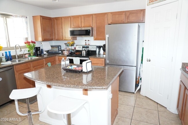 Building Photo - 29285 N Yellow Bee Dr