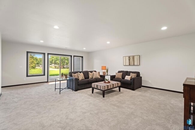 Building Photo - 1113 S Foss Ave