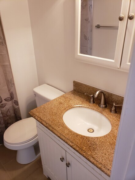 Building Photo - 9164 Broken Oak Pl