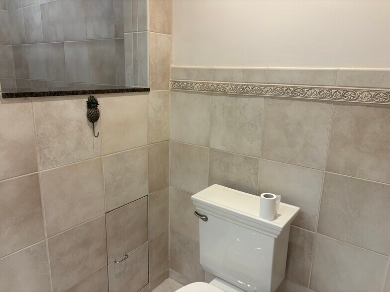 Building Photo - 3951 NE 17th Ave