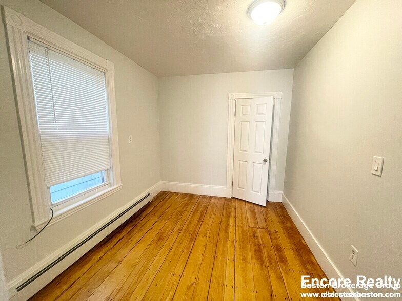 Building Photo - 30 Rawson St