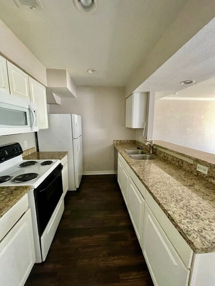 Building Photo - 2525 S 3rd St