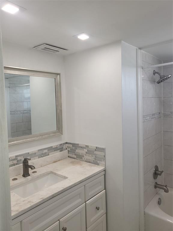 Building Photo - 1075 NE Miami Gardens Dr