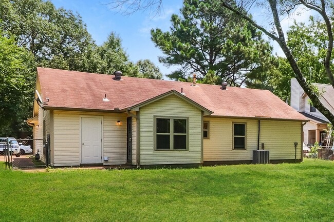 Building Photo - 5829 Lake Port Dr