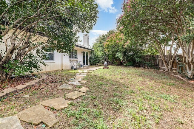 Building Photo - 1700 Delaford Cir