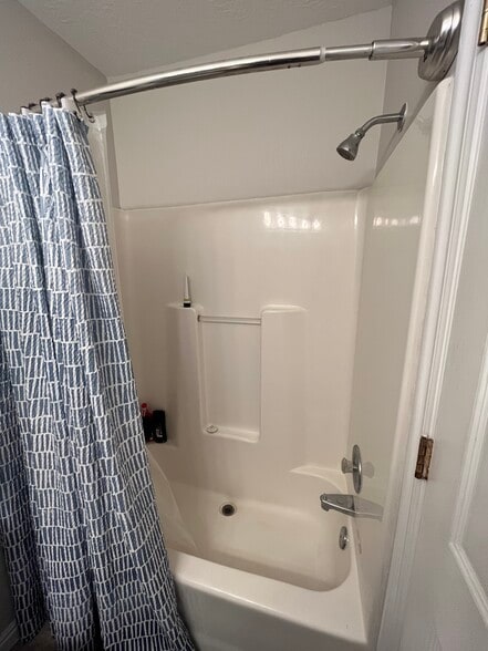 Master Shower - 3476 S 200 E