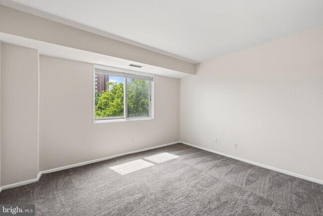 Building Photo - 5340 Holmes Run Pkwy