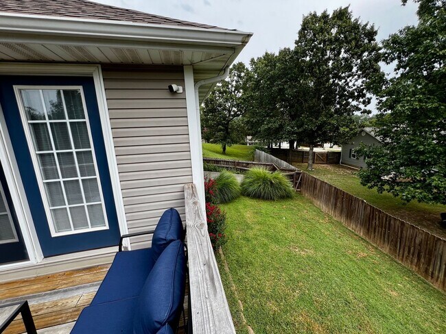 Building Photo - beautiful updated large home