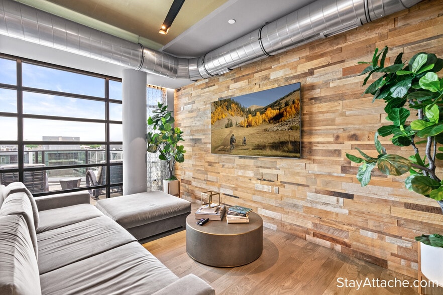 Building Photo - 1300 4th St SE