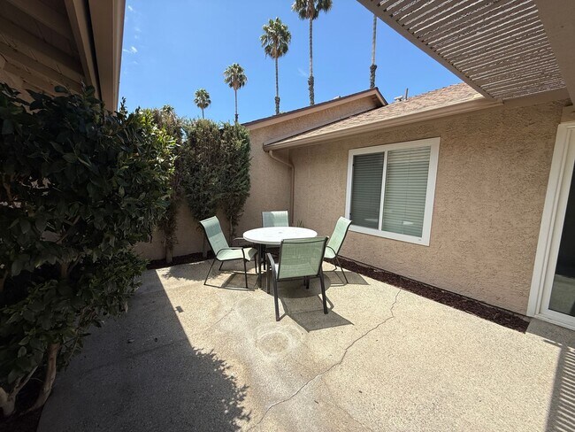 Building Photo - Charming 2 Bedroom Condo for Rent in Newhall!