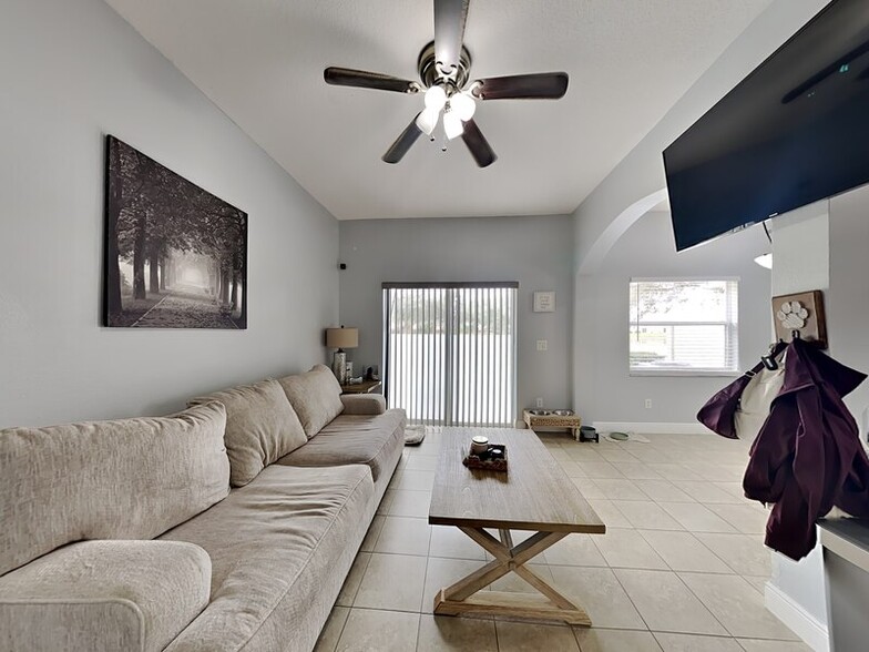 Building Photo - 16583 Cedar Crest Dr