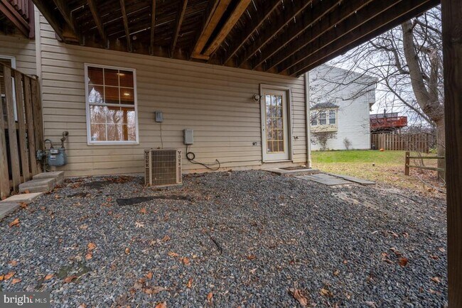 Building Photo - 20821 Shamrock Glen Cir