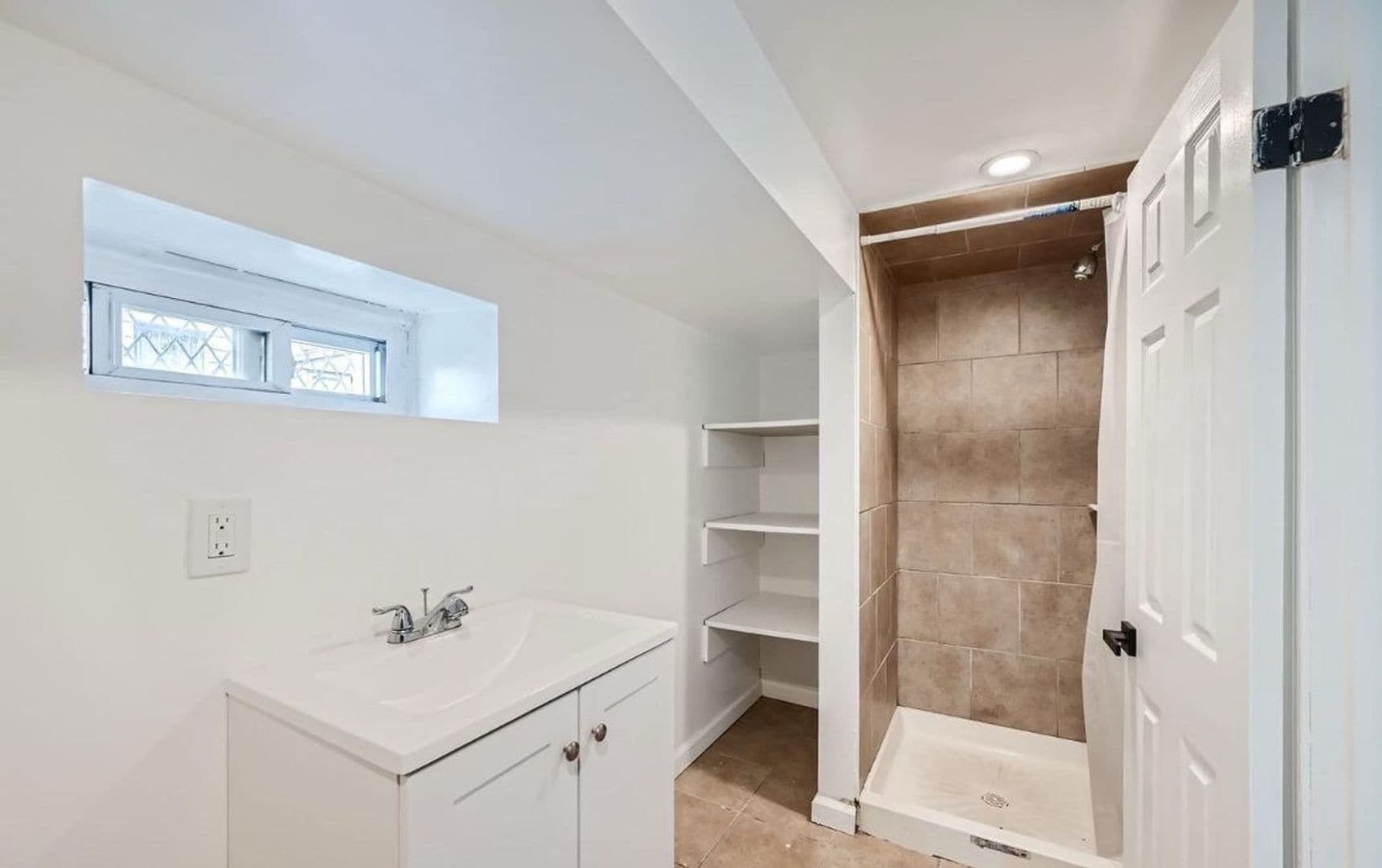 Building Photo - 2601 E Oliver St