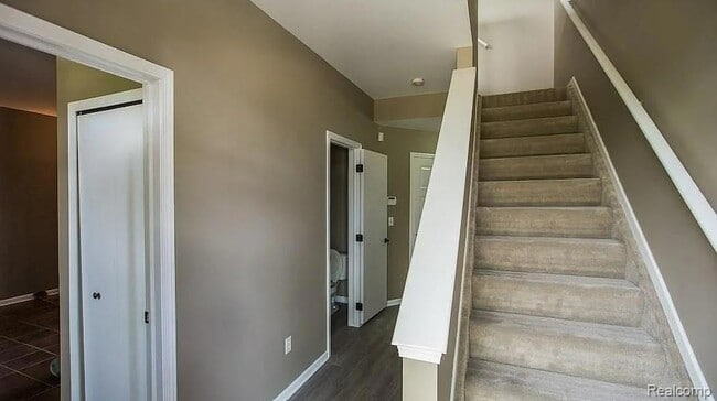 Building Photo - 76 W Bethune St