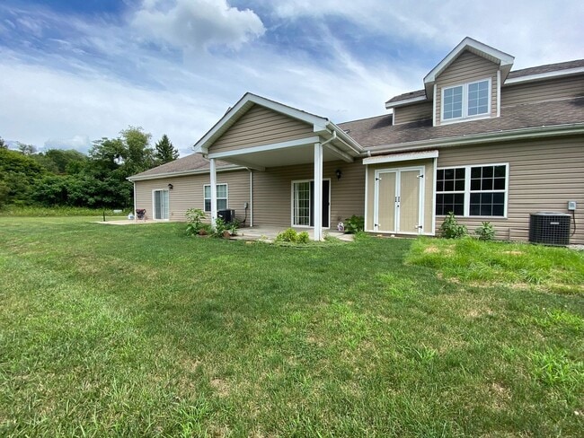 Building Photo - 106 Amber Ln
