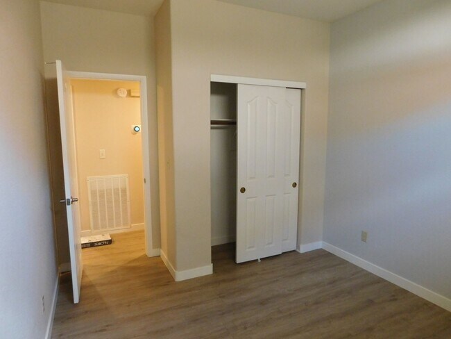 Building Photo - Gorgeous 3 bedroom condo with a 2 car garage! Tons of upgrades*Southwest*Gated community*