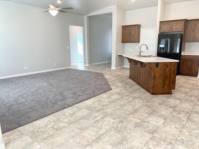 Building Photo - Beautiful 3-BR Home in Washington Fields