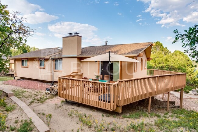 Building Photo - Located in the Hills of Rockrimmon!