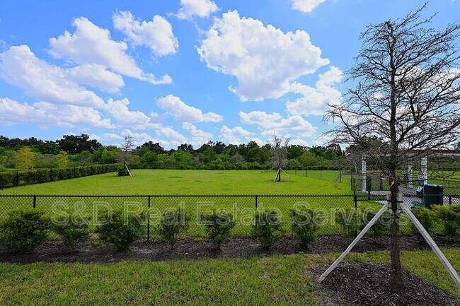 Building Photo - 2106 Rosewood Dr