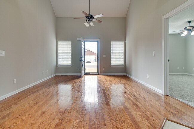 Building Photo - 4910 Court Dr